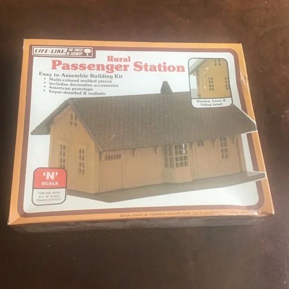 Life-Like N Scale Rural Passenger Station Model Kit - Picture 1 of 5